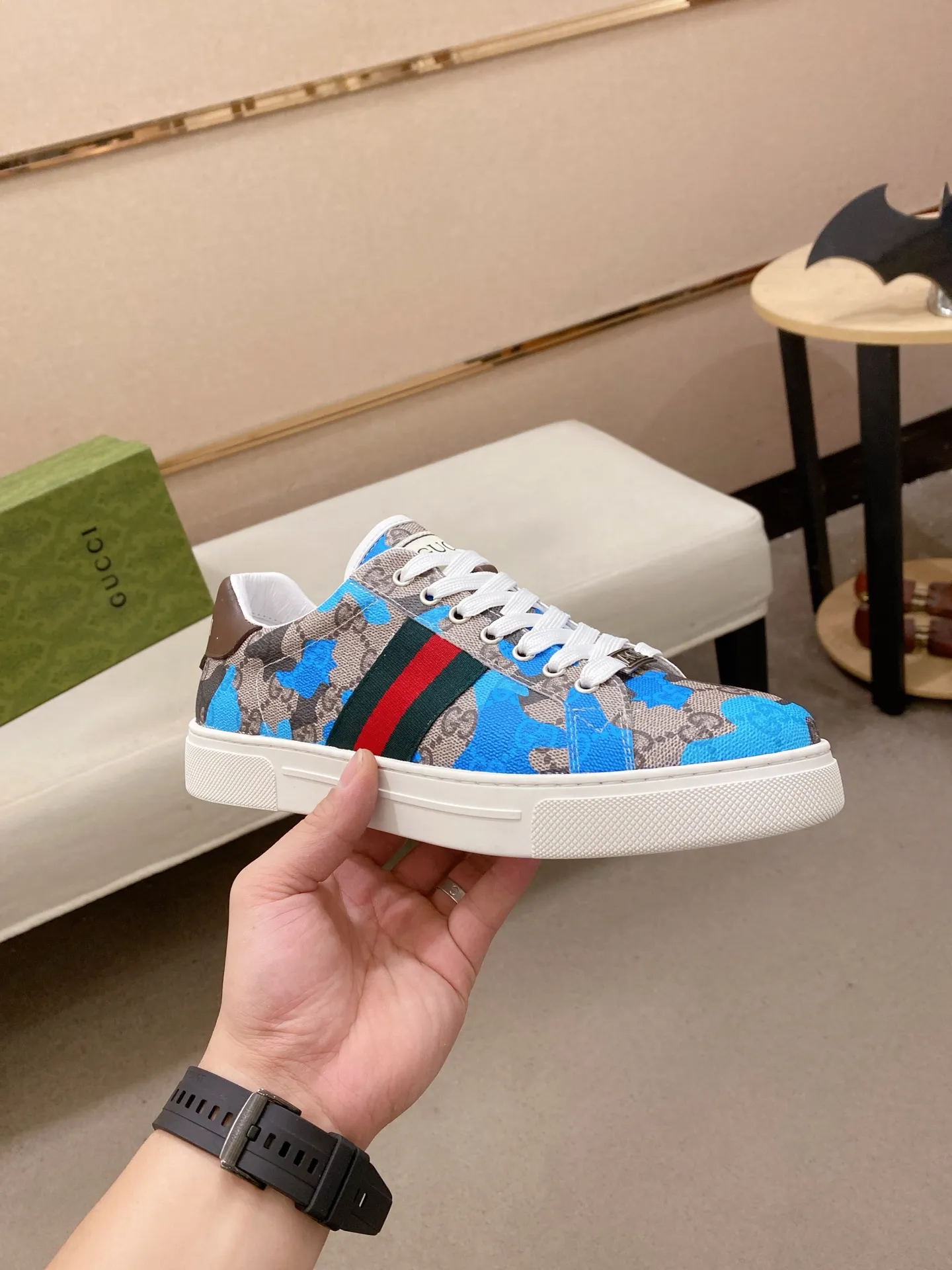Factory price: 480💰 (GUCCI) The latest model from the official website 🎁🎁Casual and fashionable men's shoes👟, hot style 💥The version is simple and elegant, exclusive for trendy men. Unique official website latest brand elements 👑Gucci original decoration, fashionable and generous, the fabric is original cowhide ✅sheepskin lining, the official website specifies wear-resistant casual outsole, the classic model is taken in kind at the counter🎬38-44 (45 is not returned or exchanged)